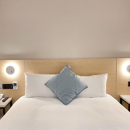 Hub Hotel Zhongli Таоуан Екстериор снимка