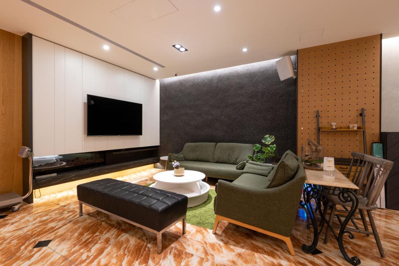 Hub Hotel Zhongli Таоуан Екстериор снимка
