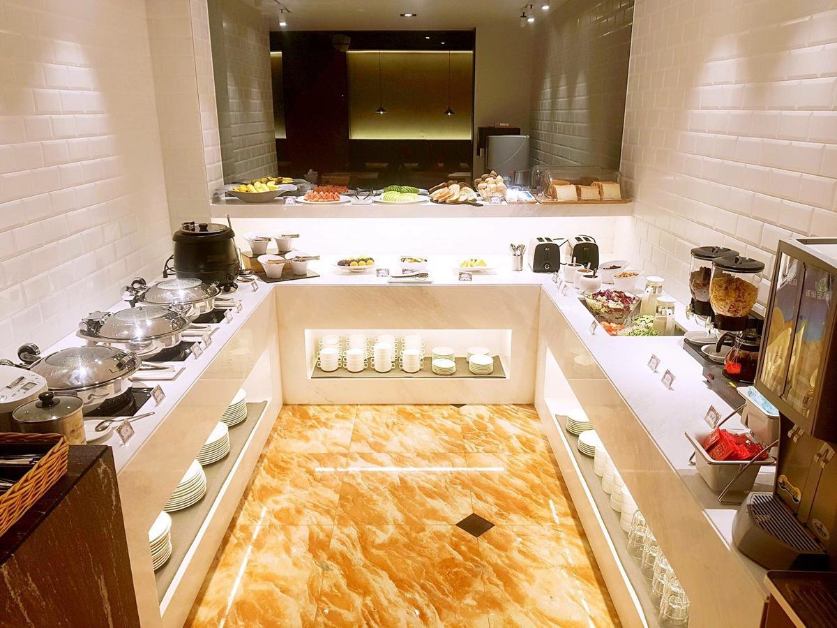 Hub Hotel Zhongli Таоуан Екстериор снимка