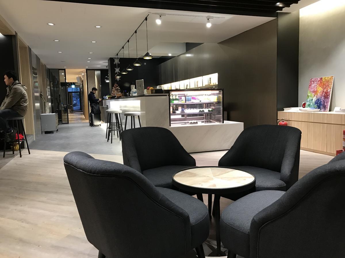 Hub Hotel Zhongli Таоуан Екстериор снимка